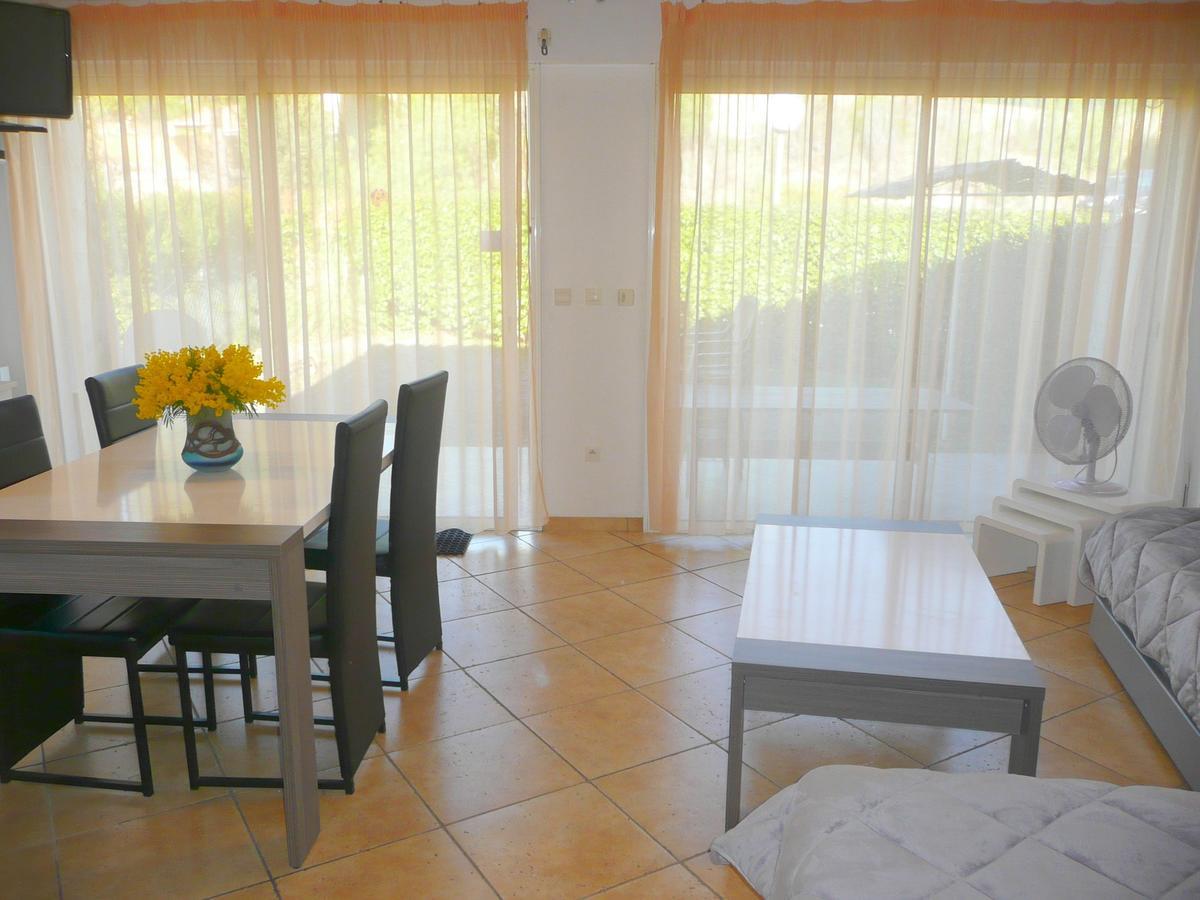 15Mn De Cannes, Villa La Soleiade , 3Gites 2-4 Pers Type T2, Climatises, Piscine, Au Lac De Saint-Cassien Var Montauroux Luaran gambar