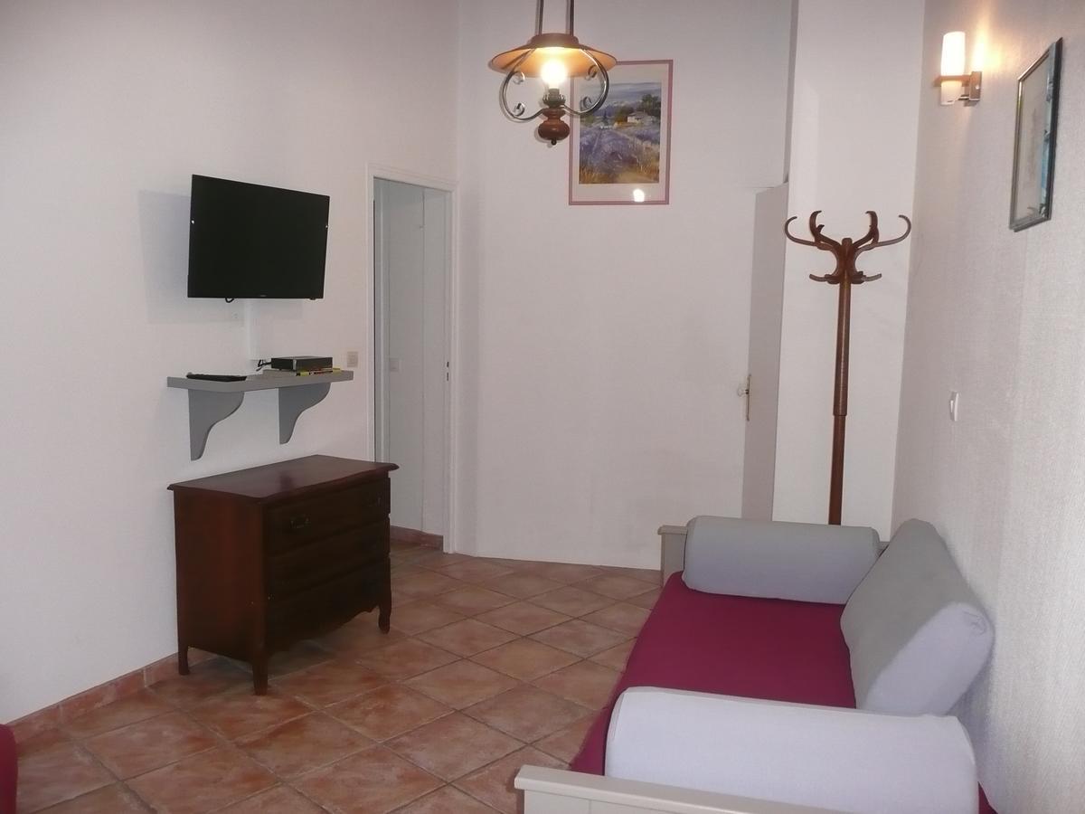 15Mn De Cannes, Villa La Soleiade , 3Gites 2-4 Pers Type T2, Climatises, Piscine, Au Lac De Saint-Cassien Var Montauroux Luaran gambar